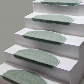 Açık Yeşil Renk Oval Model Bukle Halıdan Demonte Basamak Paspasi